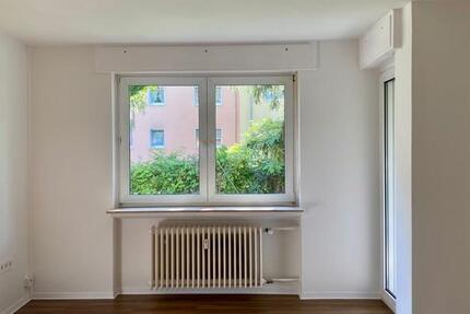 Kurzfristiger Einzug möglich - 2-Zimmer-Wohnung mit Tageslichtbad zimmer