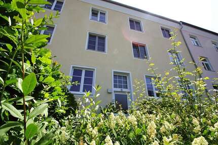 Wohnen mit Balkon + Einbauküche in ruhiger Lage!