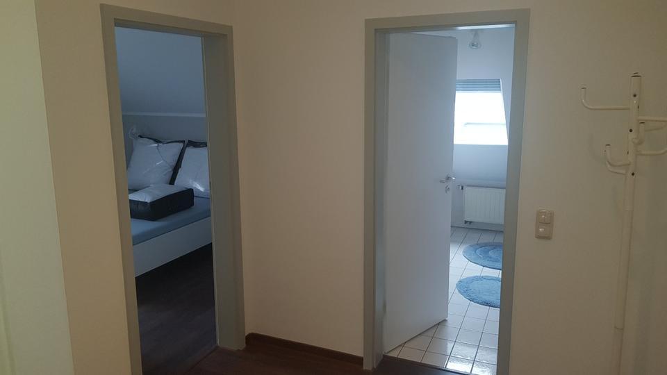 Ruhige, Vollmöblierte Dachgeschoss Wohnung zimmer