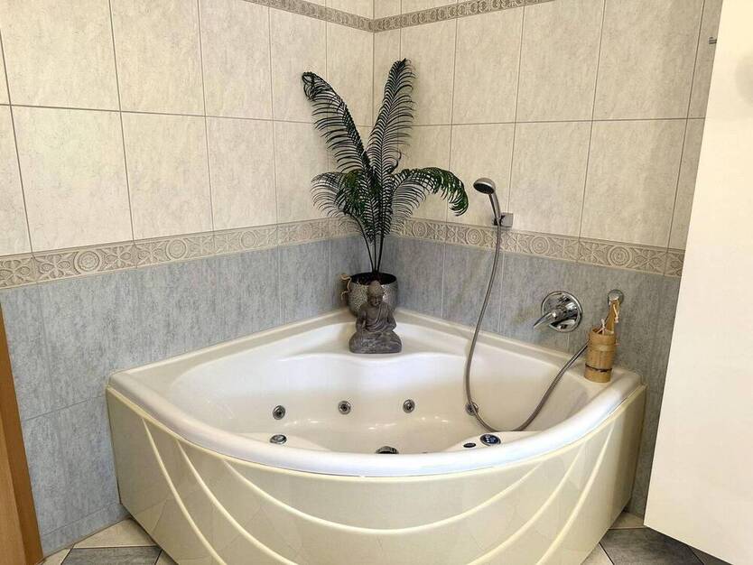 Einziehen und wohlfühlen! - 2 Familienhaus inkl. Garage - gesuchte Wohnlage 6 zimmer