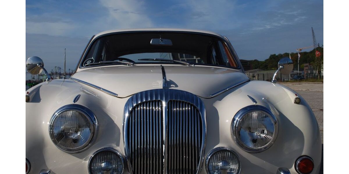 Jaguar Daimler 77.000 km 15.950 &euro; Frankfurt 60385