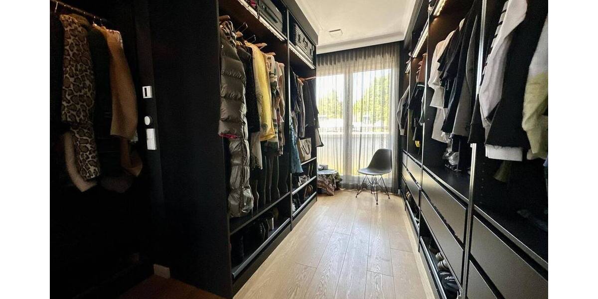 Luxuriöse Doppelhaushälfte mit exklusiver Ausstattung und Garage - OF-Buchrainviertel! 7 zimmer