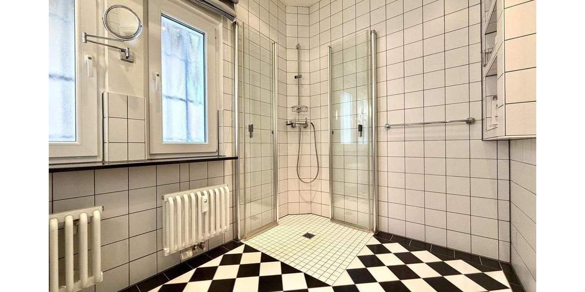 Rarität in gesuchtem Wohngebiet - Stilvoll sanierter Altbau - Buchraingebiet! 9 zimmer