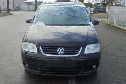 VW Touran 220.000 km 2.999 &euro; Hanau 63452