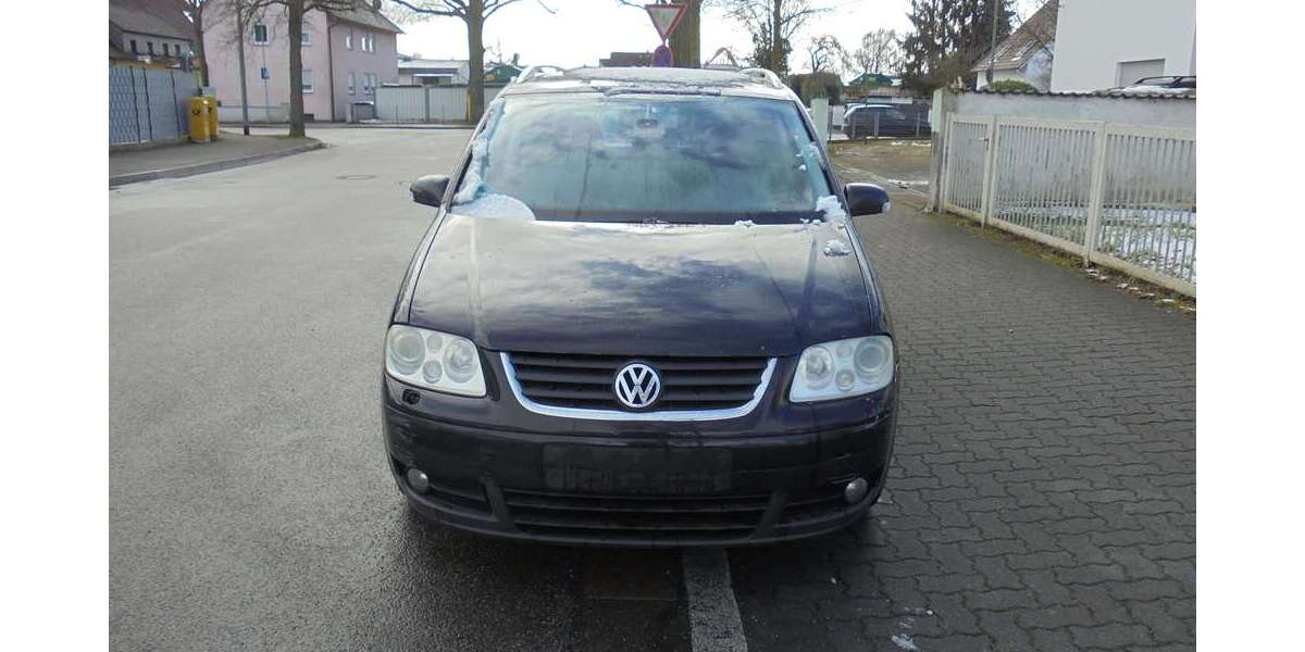 VW Touran 220.000 km 2.999 &euro; Hanau 63452