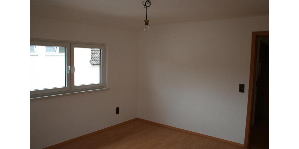 Dachgeschoßwohnung Dreieich - 2 Zimmer, 80 m&sup2;, 1.050&euro; | Angebot:25968053