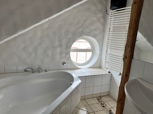 2 Stadt-Wohnungen mit Balkon in historischem Haus zum Selbstbezug und Kapitalanlage - Etagenwohnung Oberursel | Angebot:27230369