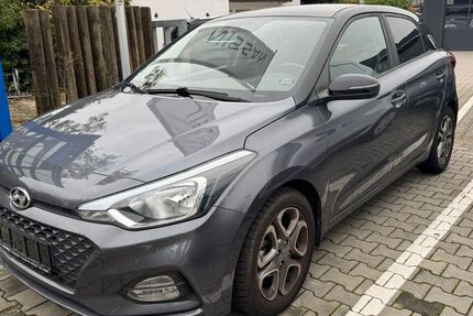 Hyundai i20 52.500 km 12.900 € Rüsselsheim 65428