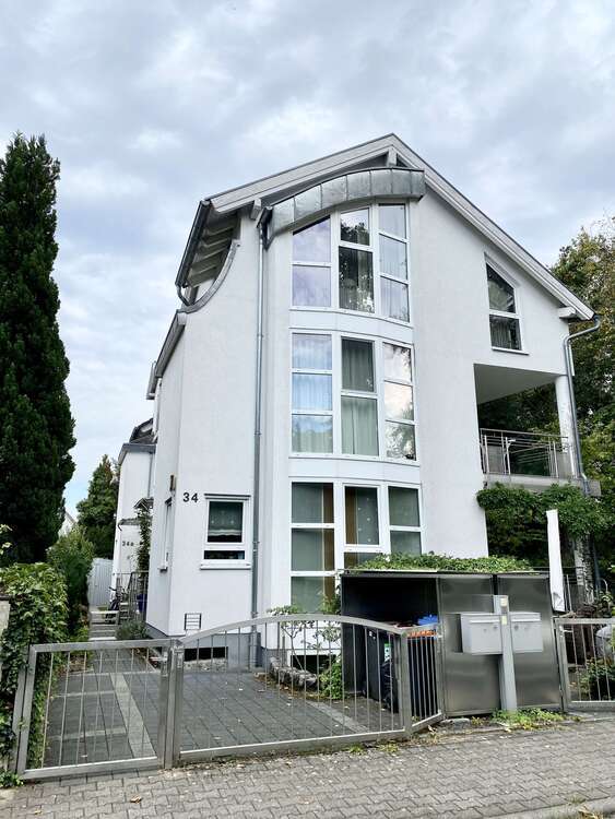 Haus zum Mieten in Langen 3.000 € 208 m²