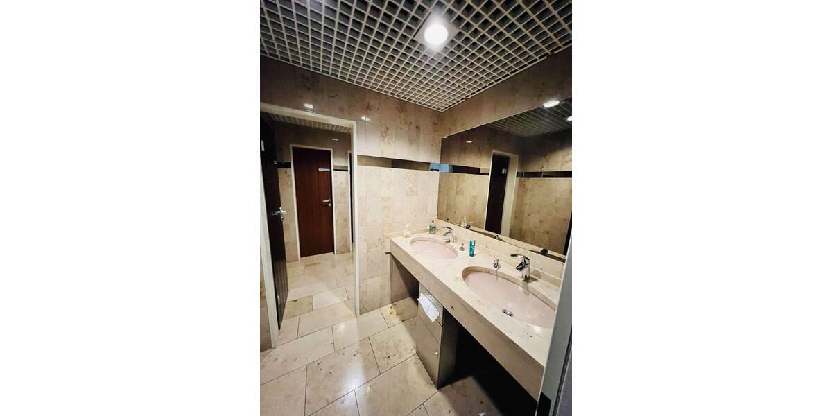 Investmentchance bei Frankfurt: Gewerbegebäude für Büro, Klinik oder Pflege 6 zimmer