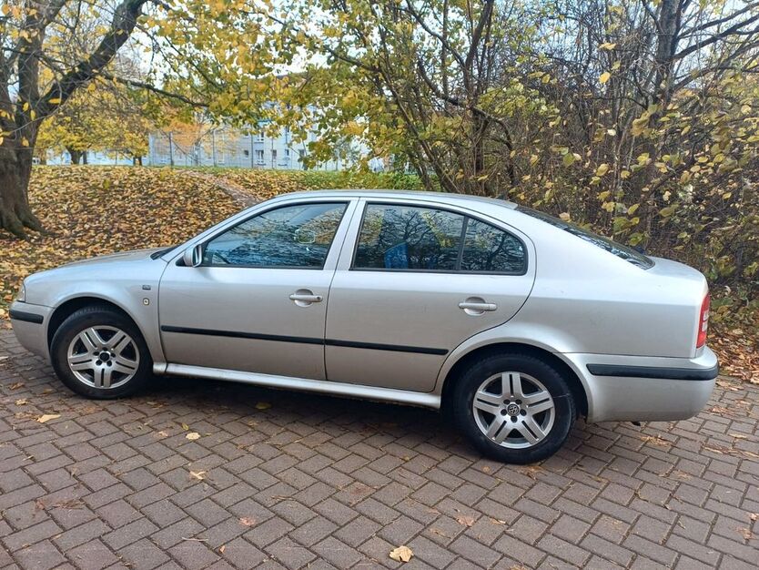Skoda Octavia 367.000 km 850 € Frankfurt 60433