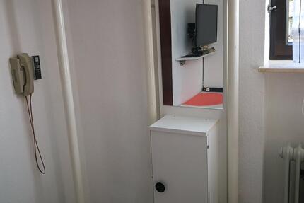 1 möbiliertes Zimmer im UG zimmer