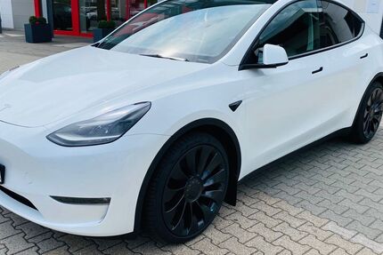 Tesla Model Y 19.273 km 59.890 &euro; Friedrichsdorf 61381