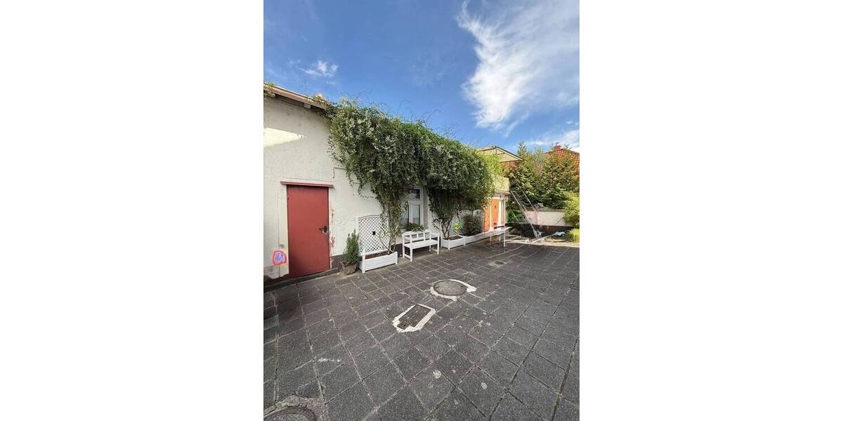 **Zwei-Familienwohnhaus in ruhiger Wohnlage von Frankfurt-Oberrad** 6 zimmer