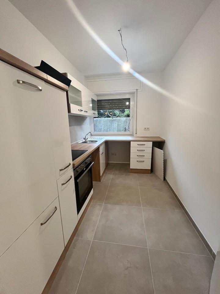 Premium sanierte 3 Zimmer Wohnung im Erdgeschoss mit Einbauküche zimmer