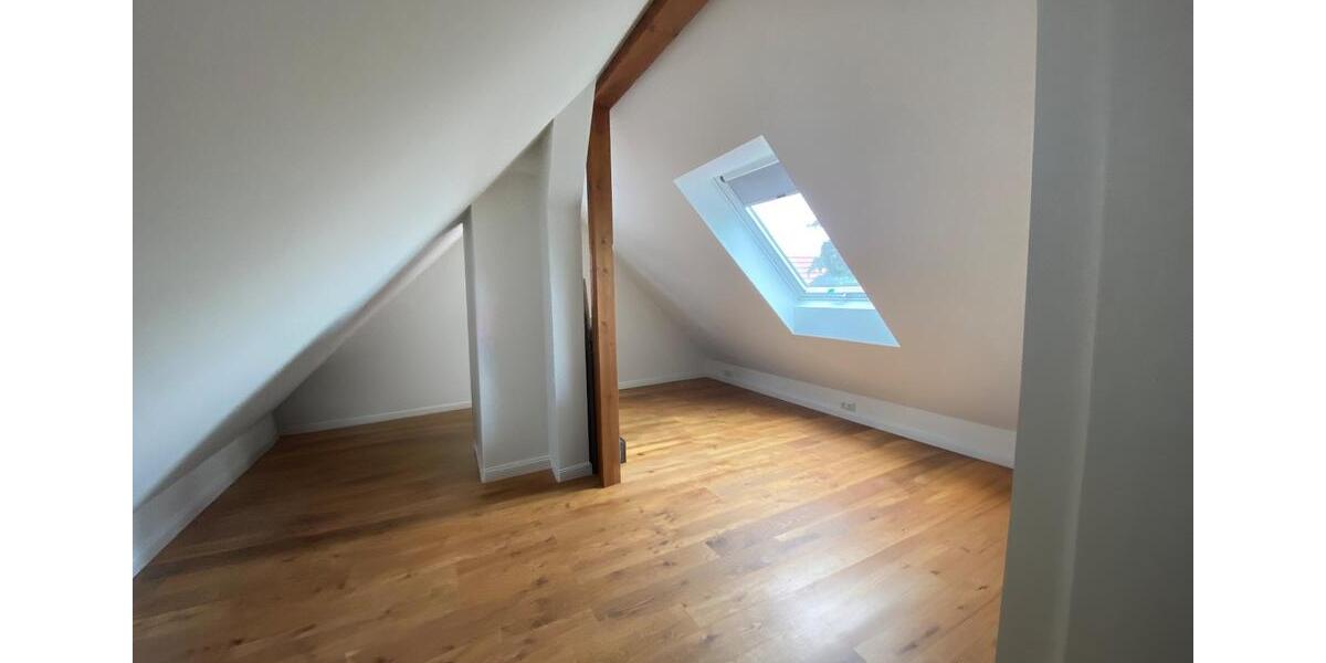 Etagenwohnung Eschborn - 4 Zimmer, 135 m&sup2;, 1.600&euro; | Angebot:26252822