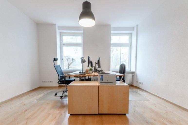 Top Lage: Zentrales 25 m2 Büro zur Untermiete - flexibel & möbliert zimmer