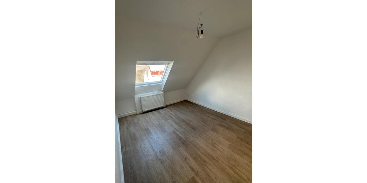 Dachgeschoßwohnung Flörsheim am Main - 2 Zimmer, 65 m&sup2;, 1.200&euro; | Angebot:25903915