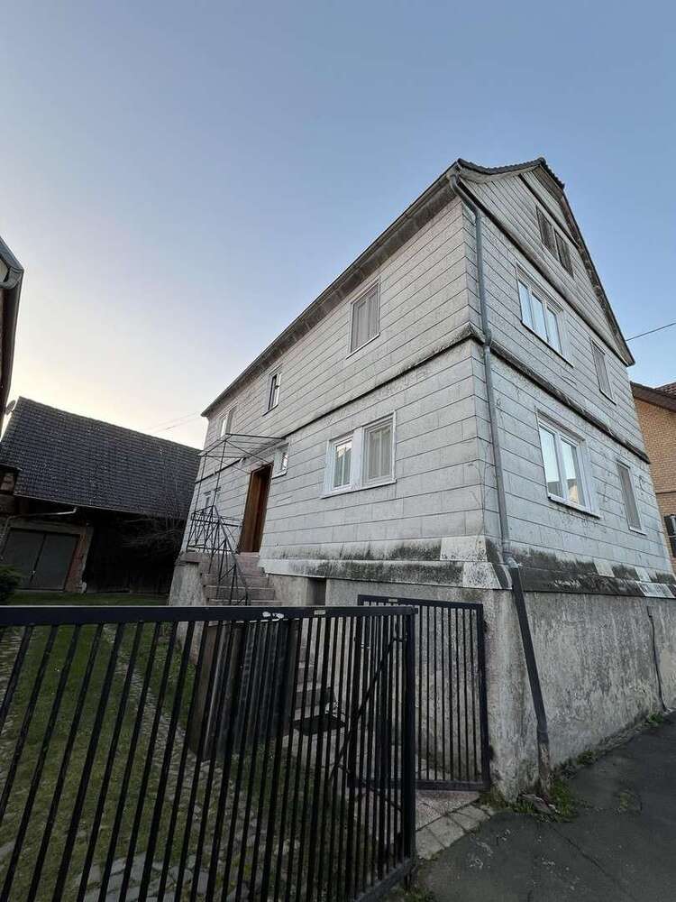 Haus zum Kaufen in Büdingen-Eckartshausen 180.000 € 130 m²