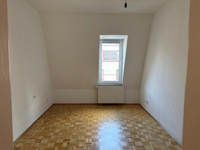 Dachgeschoßwohnung Frankfurt am Main Gutleutviertel - 2 Zimmer, 71 m&sup2;, 930&euro; | Angebot:26232495