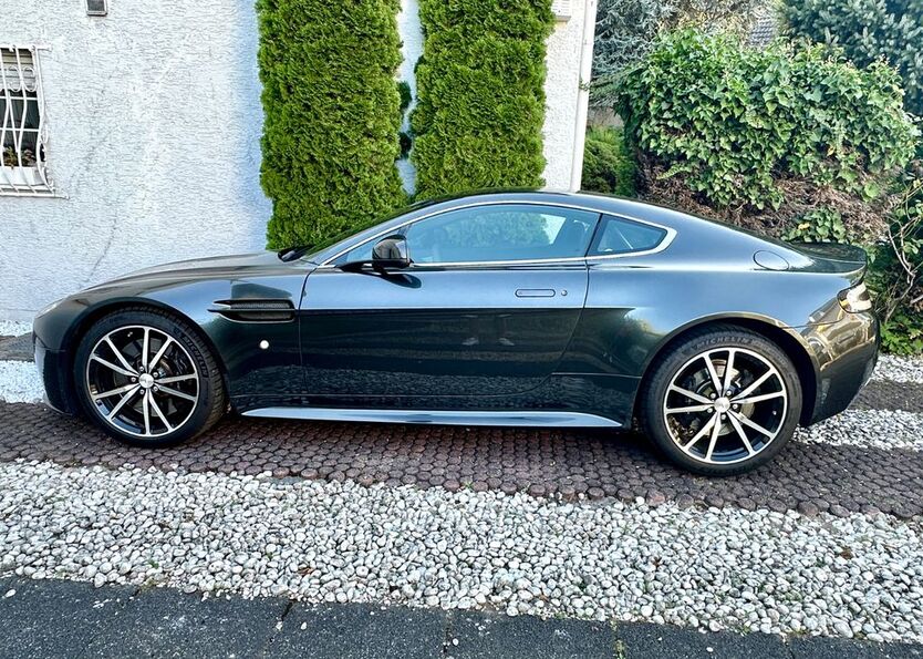 Aston Martin V8 Vantage 78.900 km 63.900 € Frankfurt am Main 60599