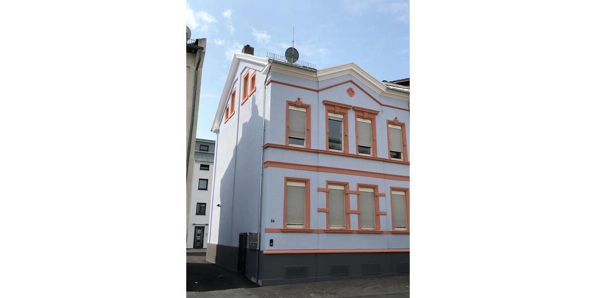 3-Familienhaus in zentraler Lage: Eine Wohnung sofort beziehbar 9 zimmer