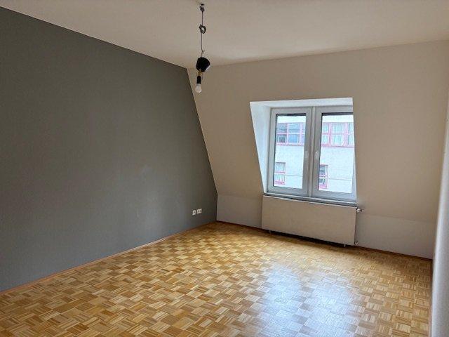 Dachgeschoßwohnung Frankfurt am Main Gutleutviertel - 2 Zimmer, 71 m&sup2;, 930&euro; | Angebot:26232495