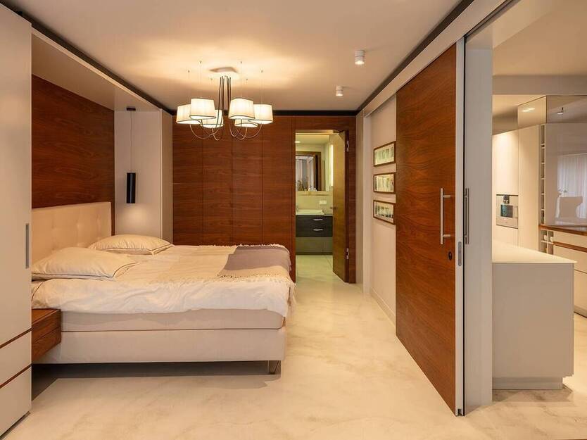 Zentrale LuxusWohnung mit Aufzug, Küche und 2 Balkone ready-to-move-in