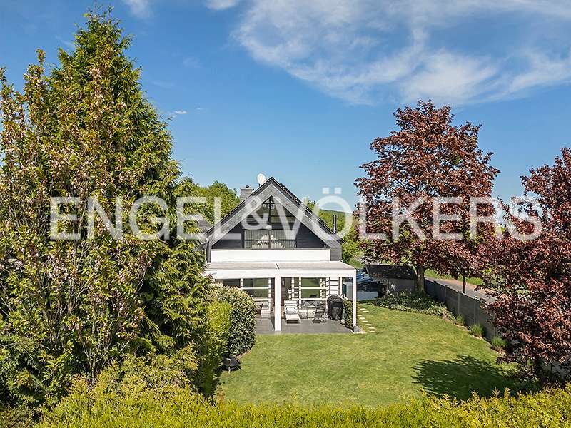 Haus zum Kaufen in Bad Homburg vor der Höhe 1.350.000 € 204 m²