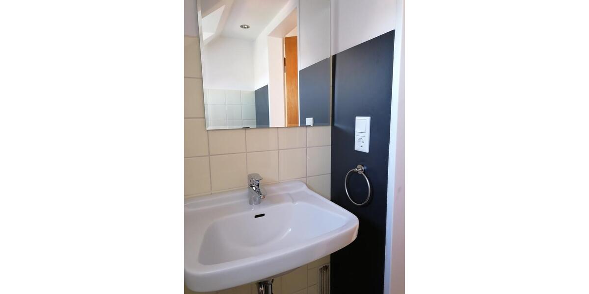 Dachgeschoßwohnung Aschaffenburg Damm - 2 Zimmer, 32 m&sup2;, 365&euro; | Angebot:25080738