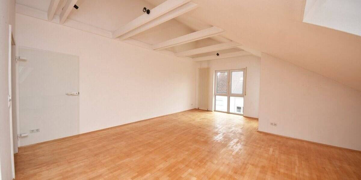 DIETZ: Feine 2-Zimmer-Dachgeschosswohnung mit großem SÜD-WEST Balkon und Einbauküche! 2 zimmer