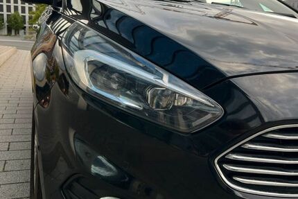 Ford S-Max 267.000 km 10.600 € Frankfurt 60486