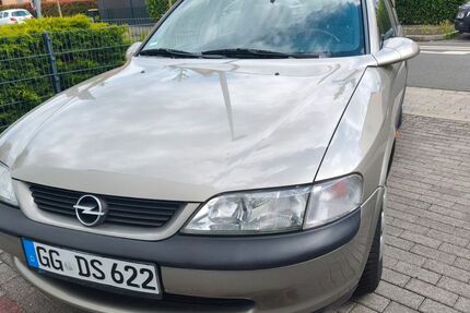 Opel Vectra 83.282 km 1.590 &euro; Rüsselsheim 65428