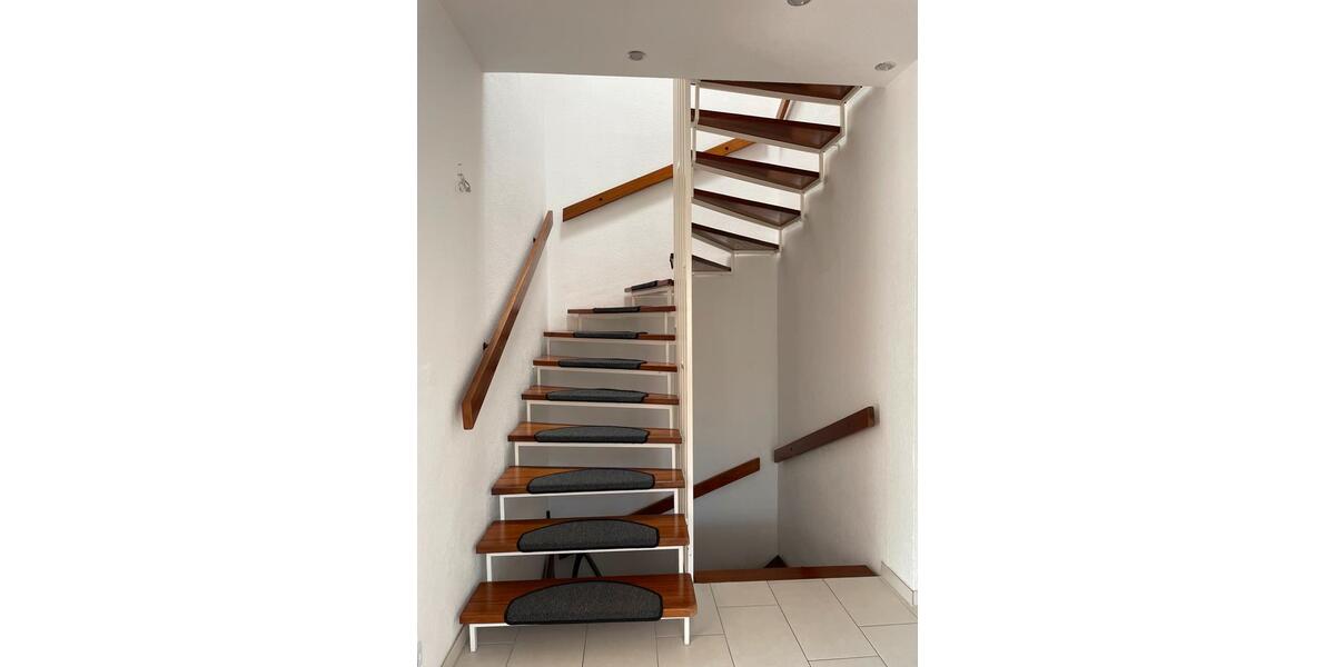 Etagenwohnung Bad Homburg vor der Höhe Gonzenheim - 5 Zimmer, 160 m&sup2;, 1.900&euro; | Angebot:25938868