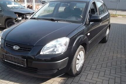 Kia Rio 113.000 km 1.999 &euro; Florstadt/Nd. Mockstadt 61197