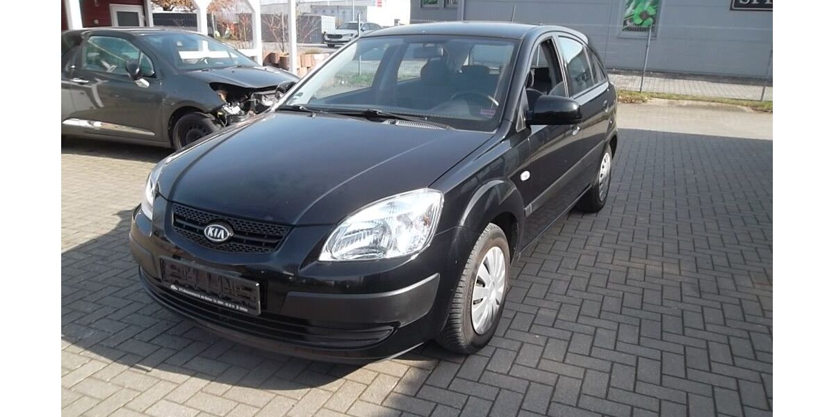 Kia Rio 113.000 km 1.999 &euro; Florstadt/Nd. Mockstadt 61197