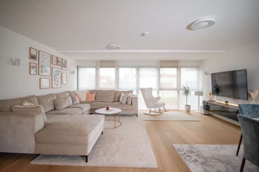 Haus zum Kaufen in Obertshausen 1.450.000 € 300 m²