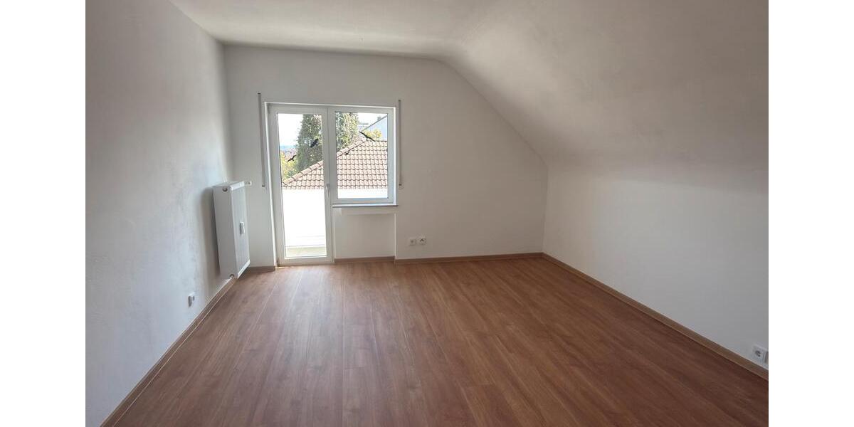 Dachgeschoßwohnung Frankfurt am Main Bonames - 3 Zimmer, 101 m&sup2;, 1.780&euro; | Angebot:26210878