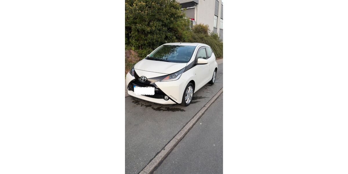 Toyota Aygo (X) 74.000 km 9.400 &euro; Kelkheim 65779