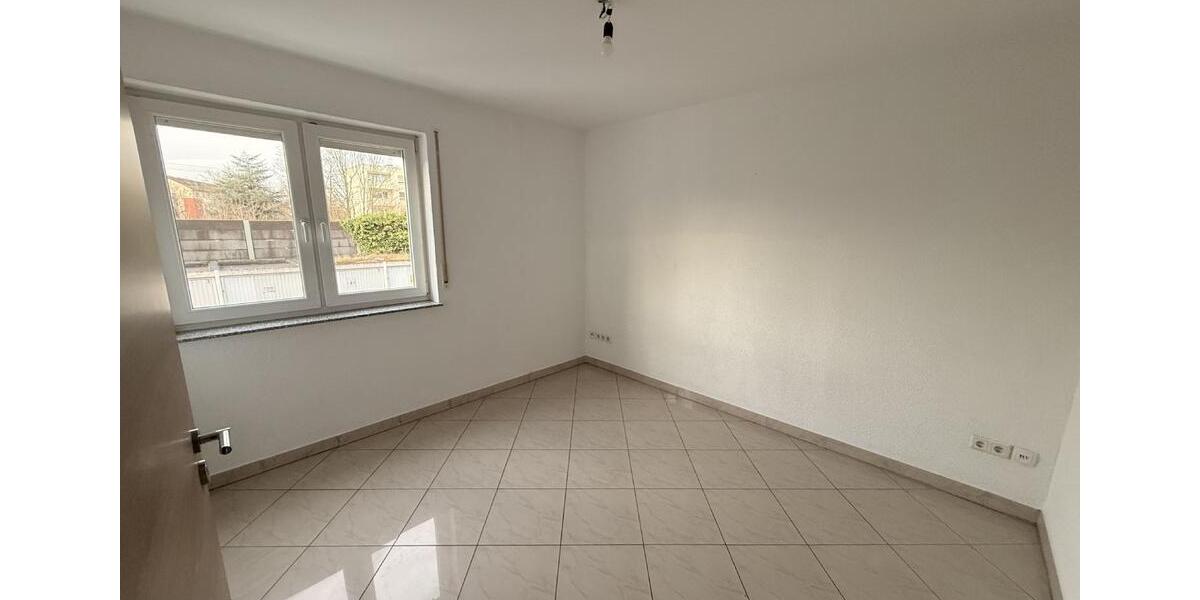 4- Zimmer Wohnung im 1OG 3 zimmer