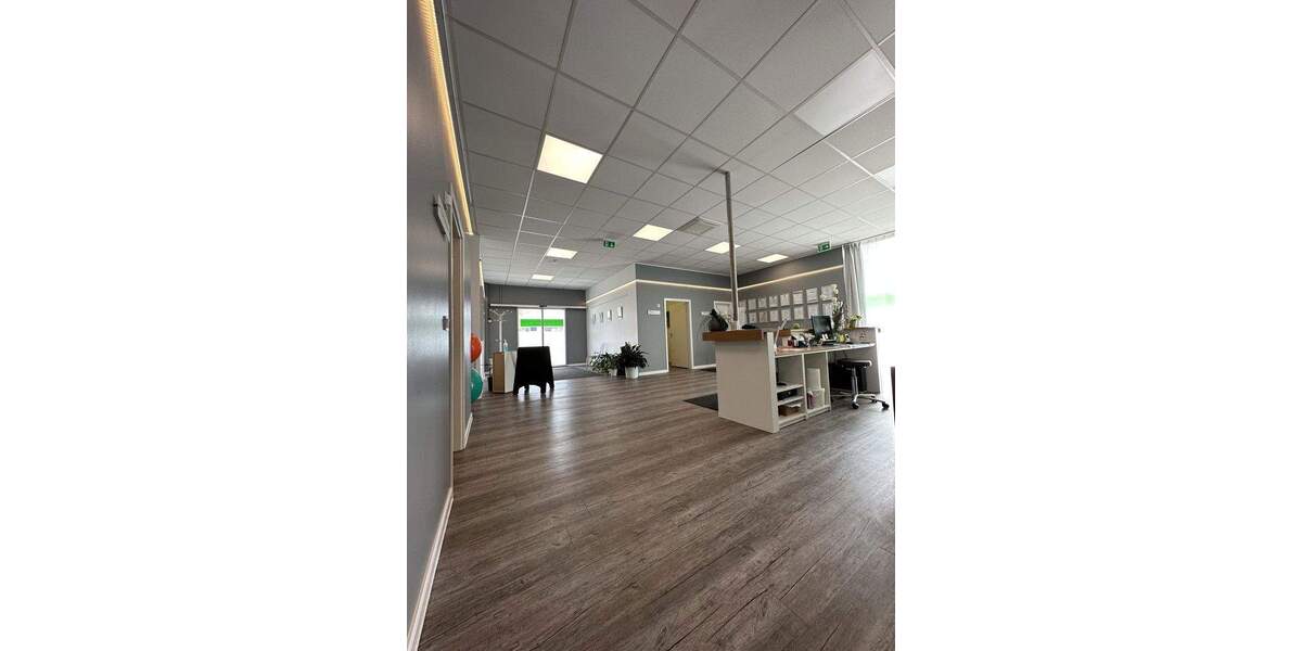 Ladenlokal im Erdgeschoss mit großer Schaufensterfront in Dietzenbach zimmer