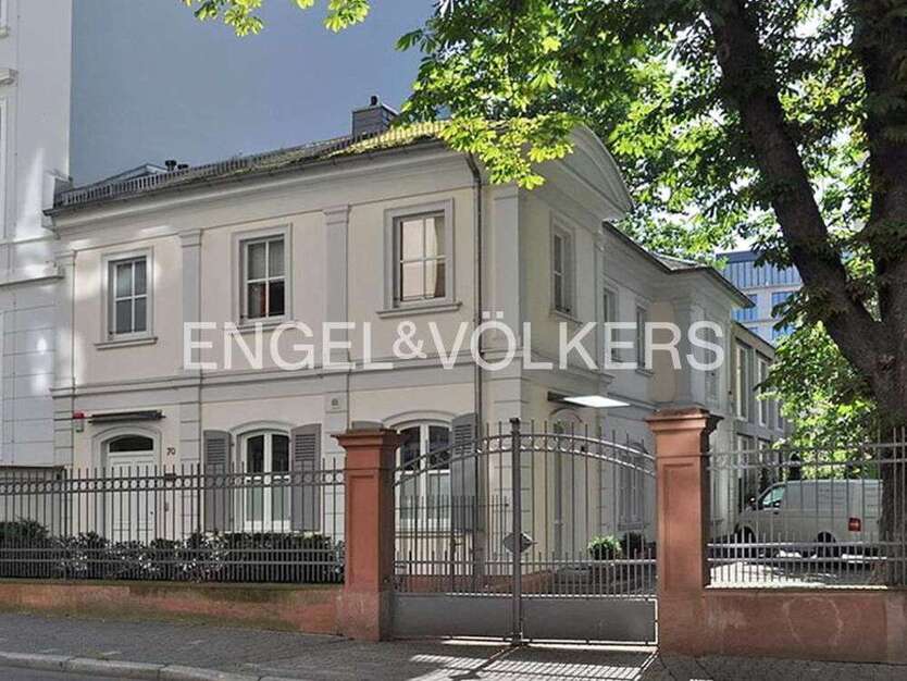 Haus zum Mieten in Frankfurt am Main 6.000 € 192 m²