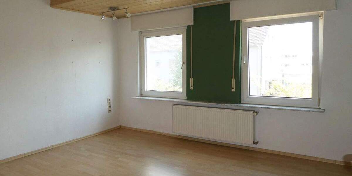 AUMÜLLER-Immobilien - Sympathische DHH mit Nebengebäude und sonnigere Hoffläche als Mietobjekt 4 zimmer