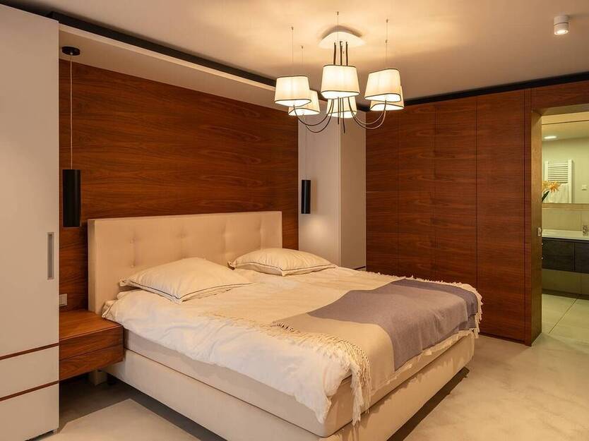 Zentrale LuxusWohnung mit Aufzug, Küche und 2 Balkone ready-to-move-in