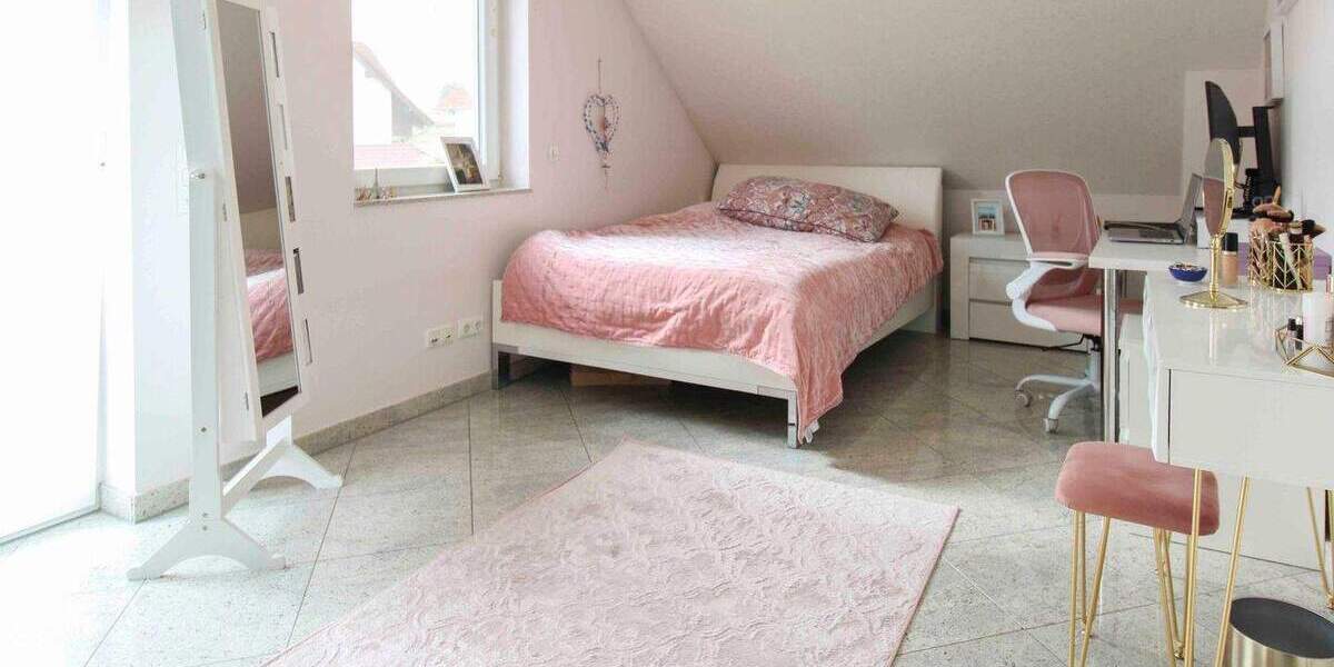 Freistehendes Einfamilienhaus mit großem Garten und Top-Potenzial zur flexiblen Nutzung 8 zimmer