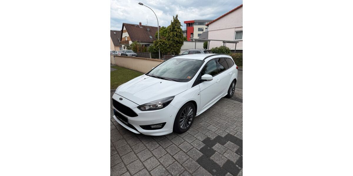 Ford Focus 98.000 km 9.600 &euro; Raunheim 65479