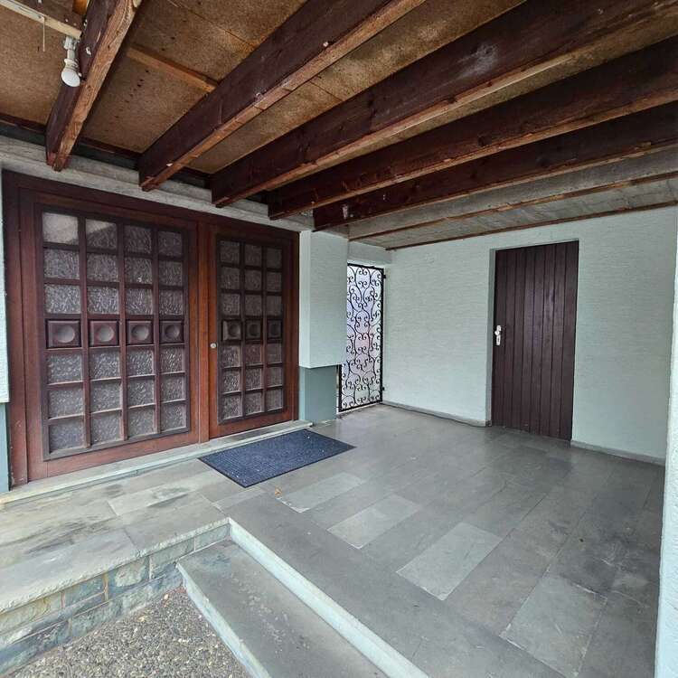 Haus zum Kaufen in Rüsselsheim am Main 600.000 € 305.73 m² 12 zimmer