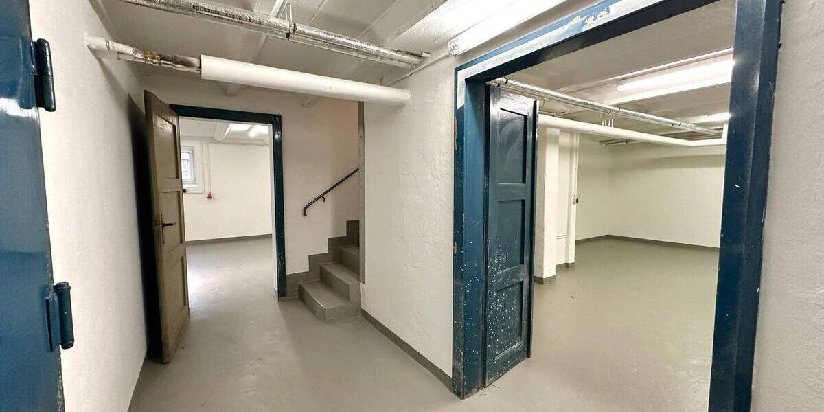 Gewerbefläche mit viel Lagermöglichkeiten, Stellplätzen und Scheune! zimmer