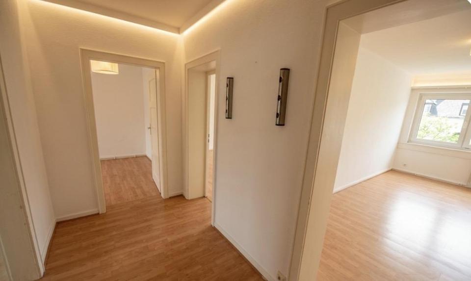 Dachgeschoßwohnung Frankfurt am Main Ginnheim - 3 Zimmer, 80 m&sup2;, 1.350&euro; | Angebot:26251158