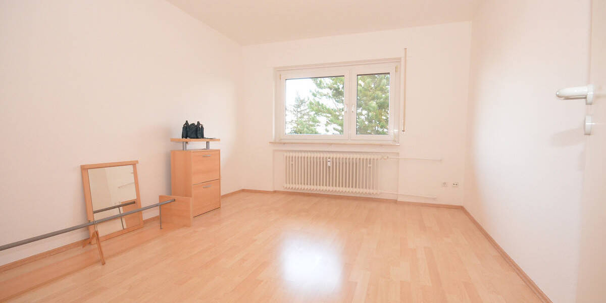 Gepflegte 2-Zimmerwohnung im 3. OG mit EBK, Kellerraum und KFZ-Stellplatz in Dieburg! 2 zimmer